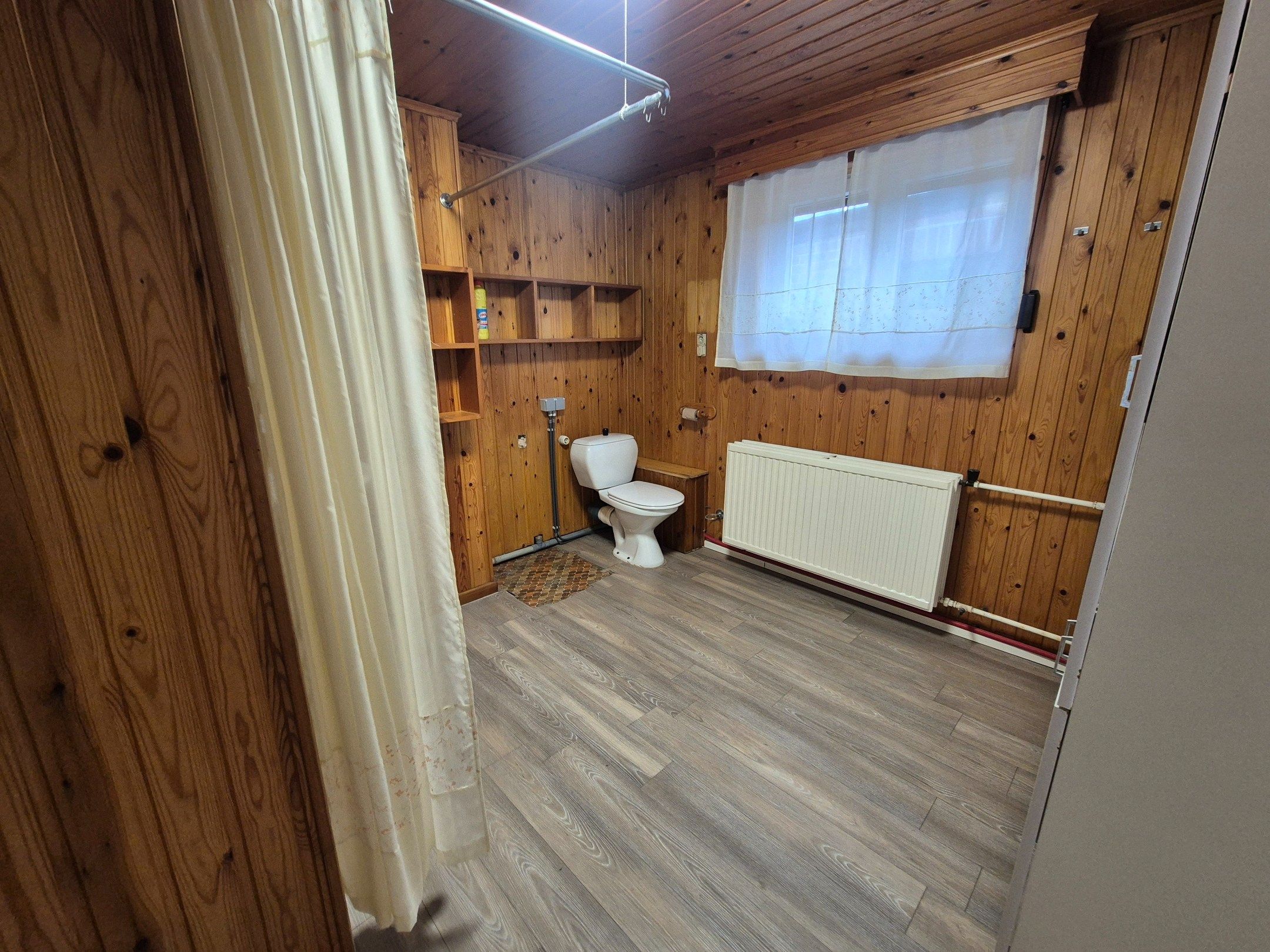 Halfopen gezinswoning met 4 slpkmrs op ruim perceel foto 17