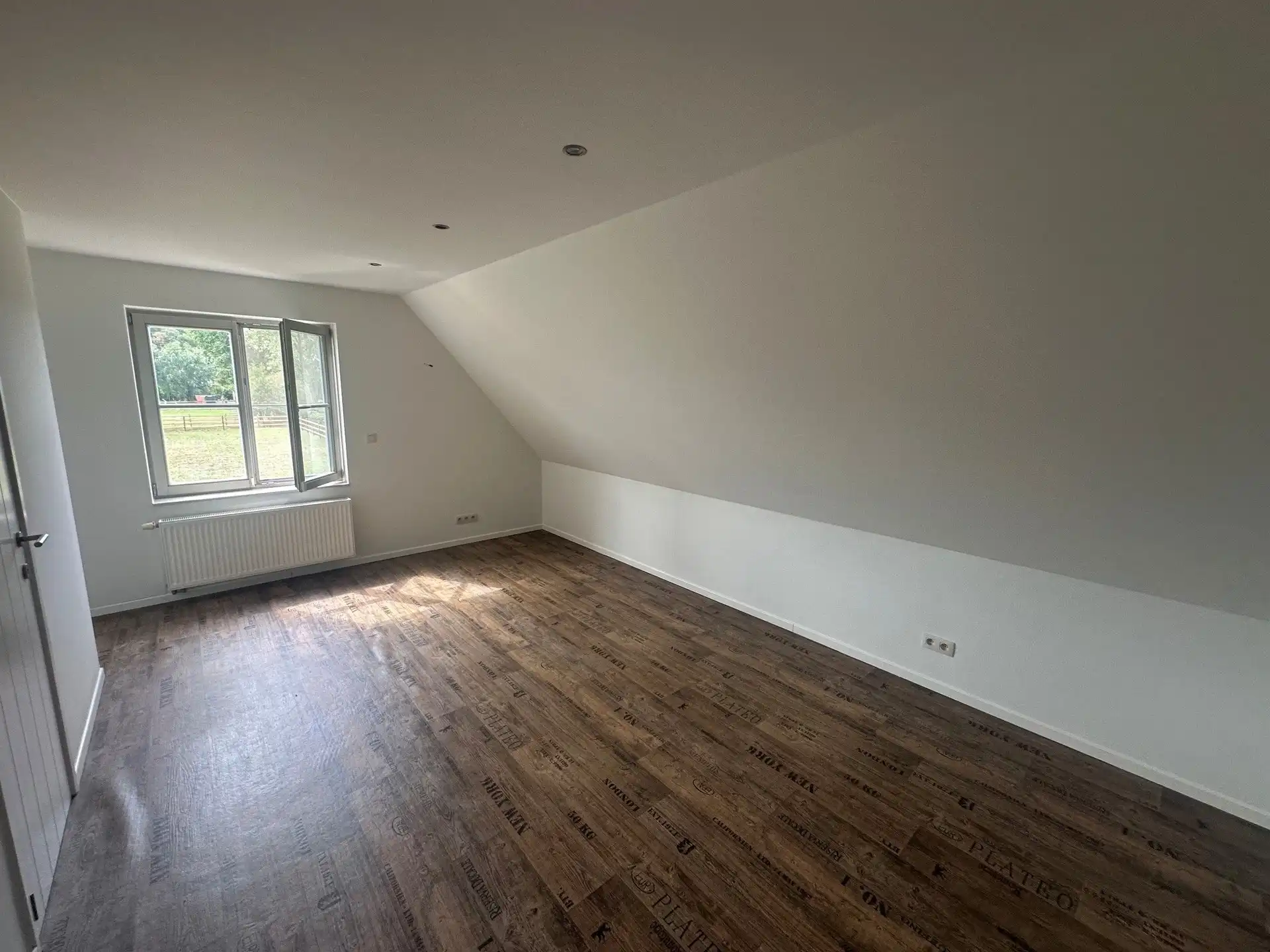 Klassevolle open bebouwing met 4 slaapkamers en prachtig landelijk uitzicht foto 19