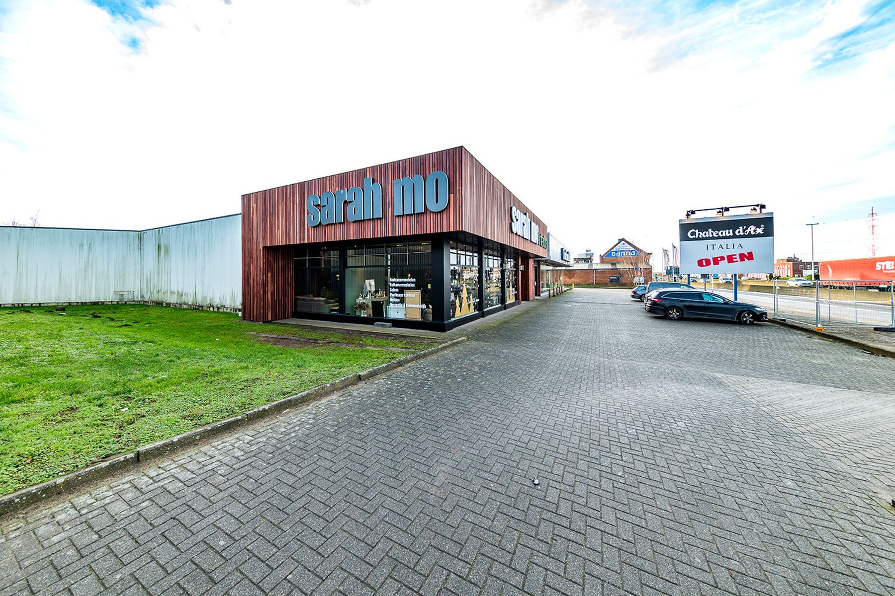 Baanwinkel (1.177 m²) op A12 te huur foto 2