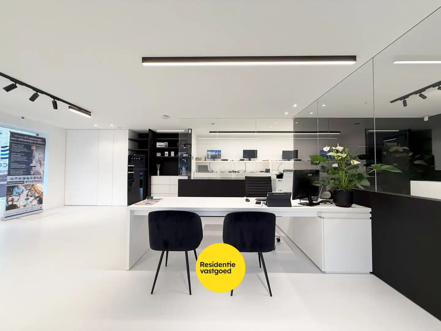 Instapklaar en hoogwaardig handelspand (122 m²) op topligging in Nieuwpoort Stad foto 2