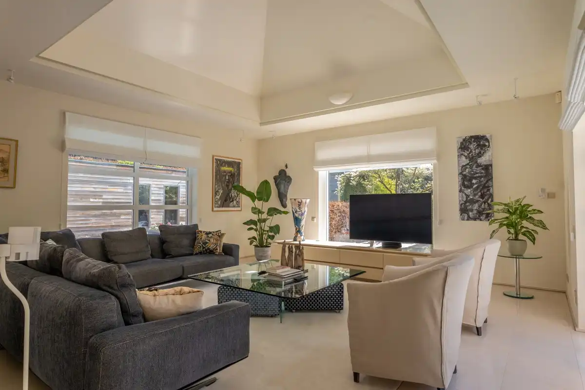 Architecturale villa op 3451 m² met 5 slaapkamers omgeven door natuur. foto 12