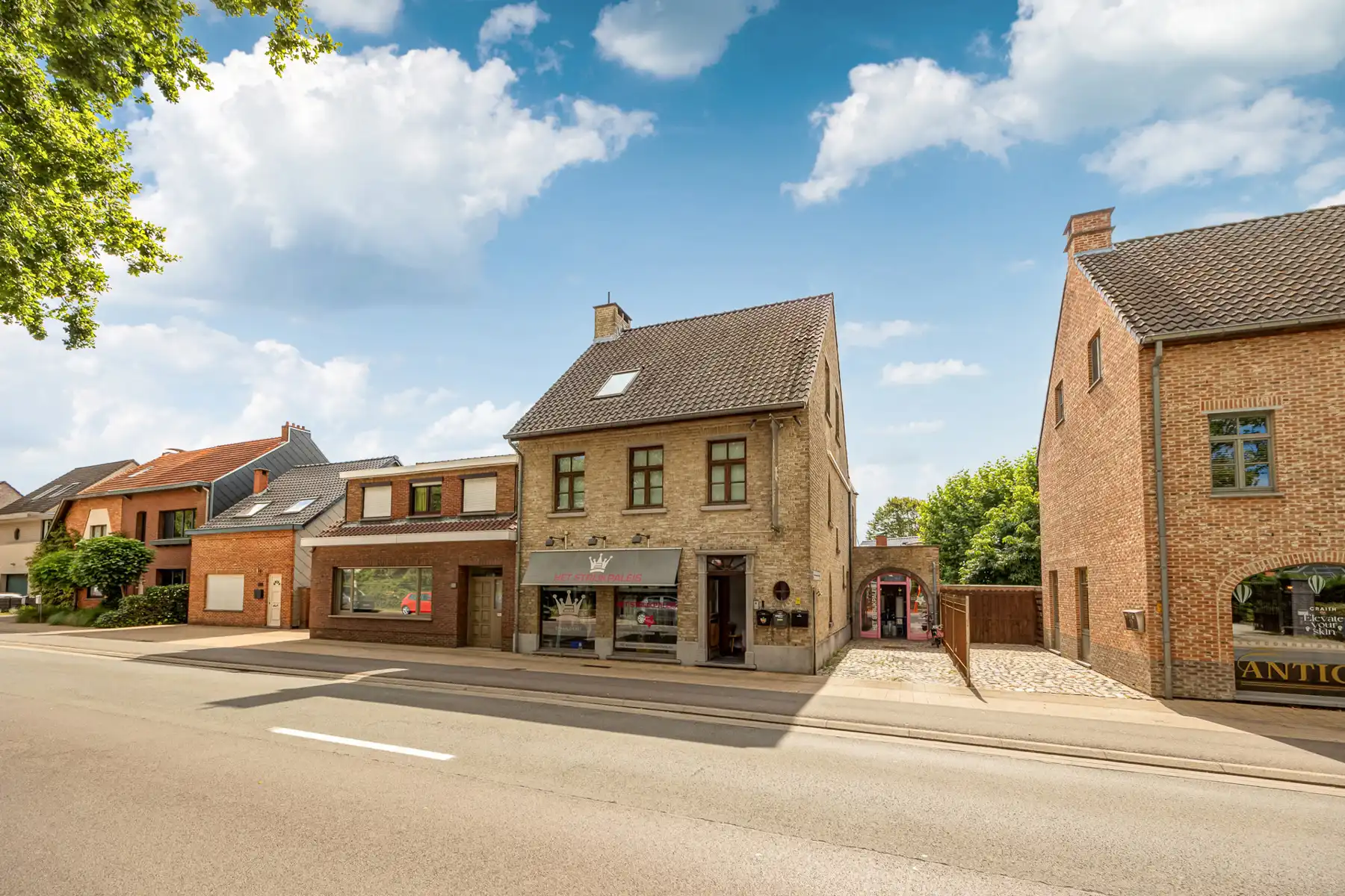 Handelsgelijkvloers  145 m² met tuin en parking foto {{pictureIndex}}