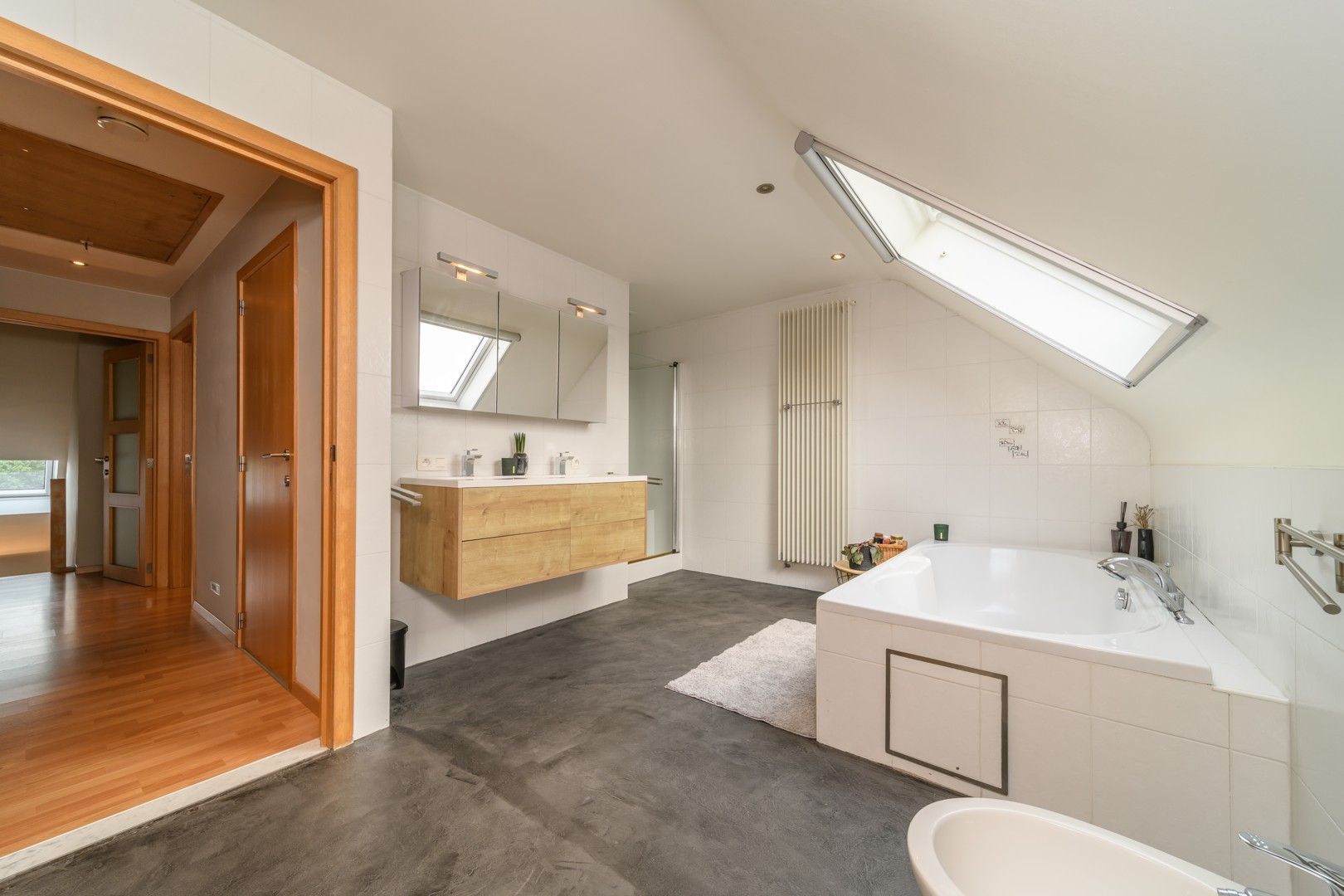Rustig gelegen gezinswoning met extra woonunit foto 20