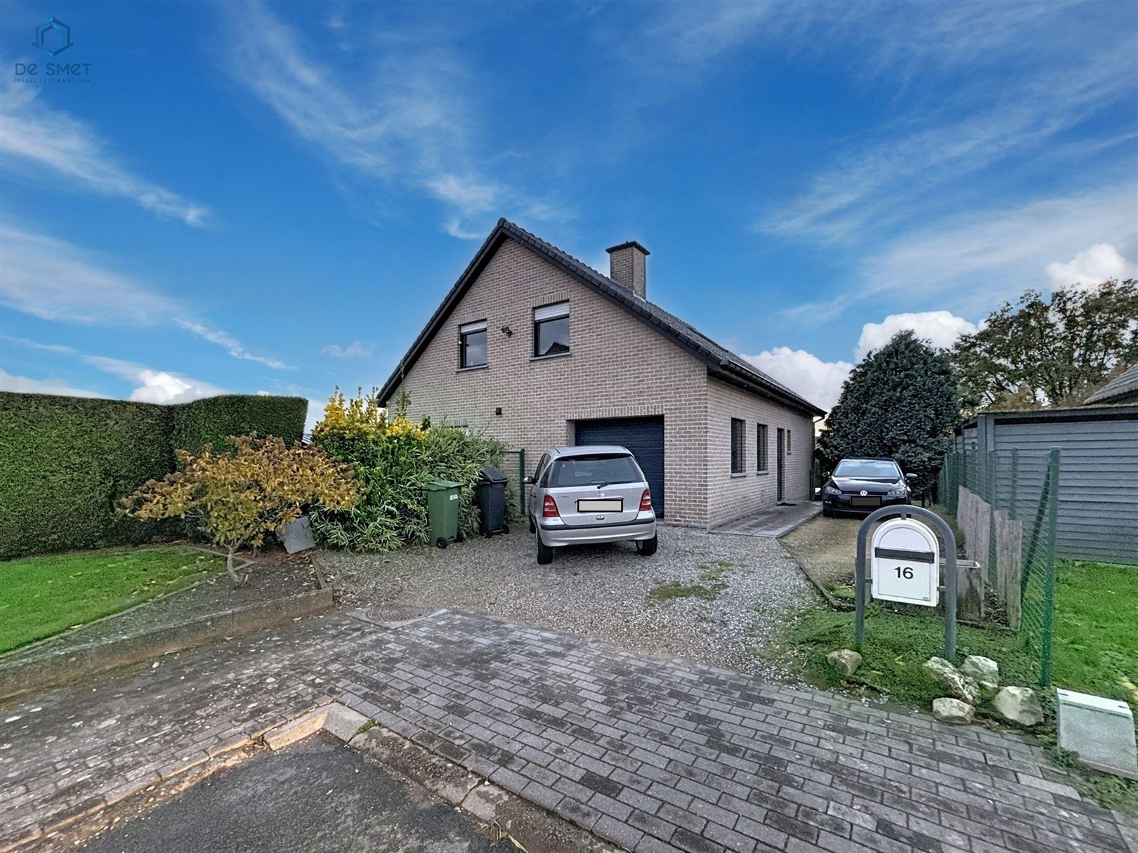 Ruime instapklare villa met 4 slaapkamers, grote tuin en garage in Geraardsbergen foto {{pictureIndex}}