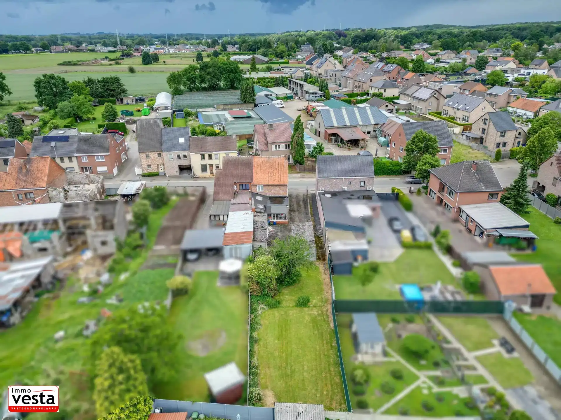 Ruime, centraal gelegen woning met renovatiepotentieel foto 24