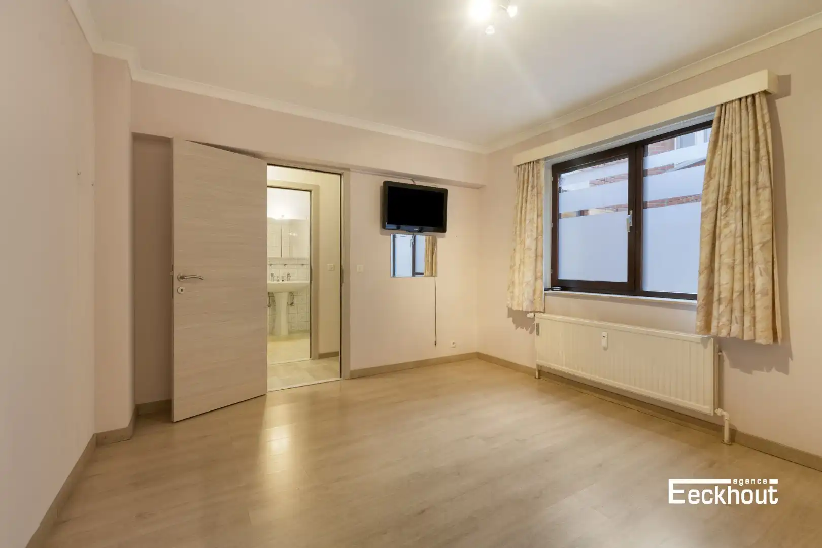 Ruim en zonnig appartement met open zicht en 2 slaapkamers, in het centrum van Oostende, vlakbij jachthaven. foto 10