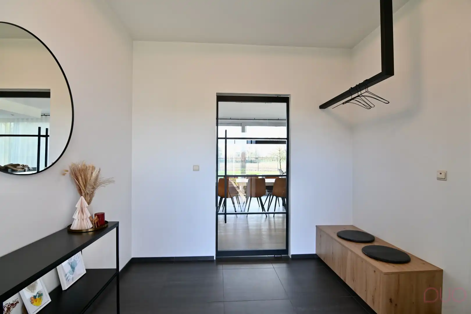 Ontdek ongeëvenaarde luxe en ruimte in deze prachtige villa in het rustige Herk-de-Stad. foto 2