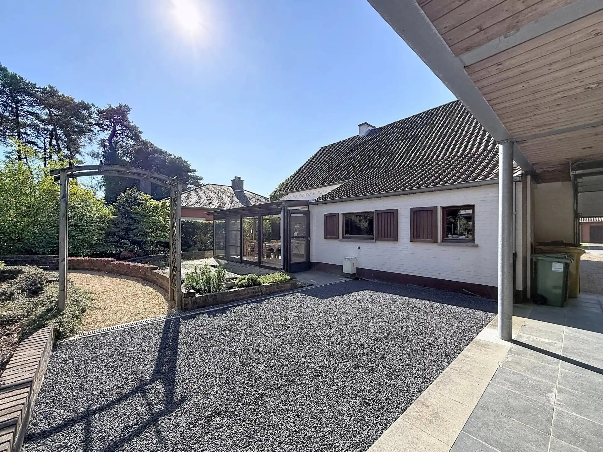 Op te frissen woning met 4 slaapkamers op een groot perceel. foto 60