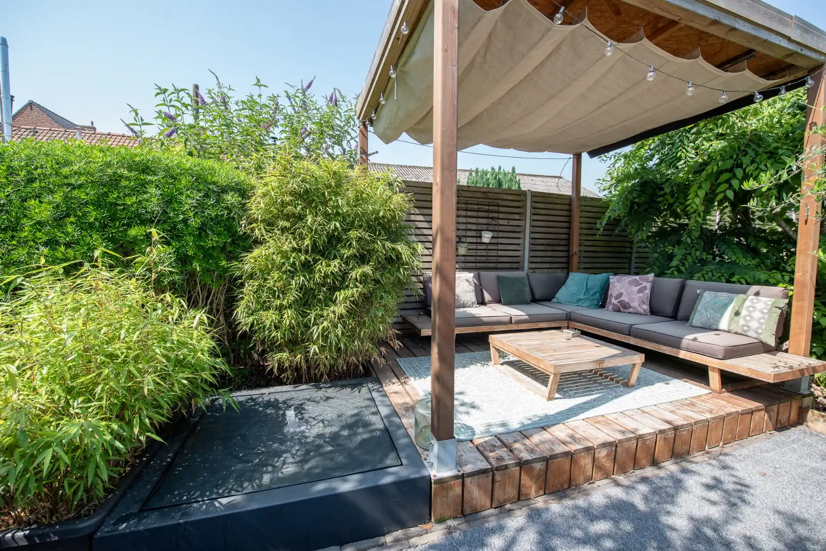 Karaktervolle stadswoning TE KOOP met prachtige stadstuin op toplocatie in Waregem! foto 4