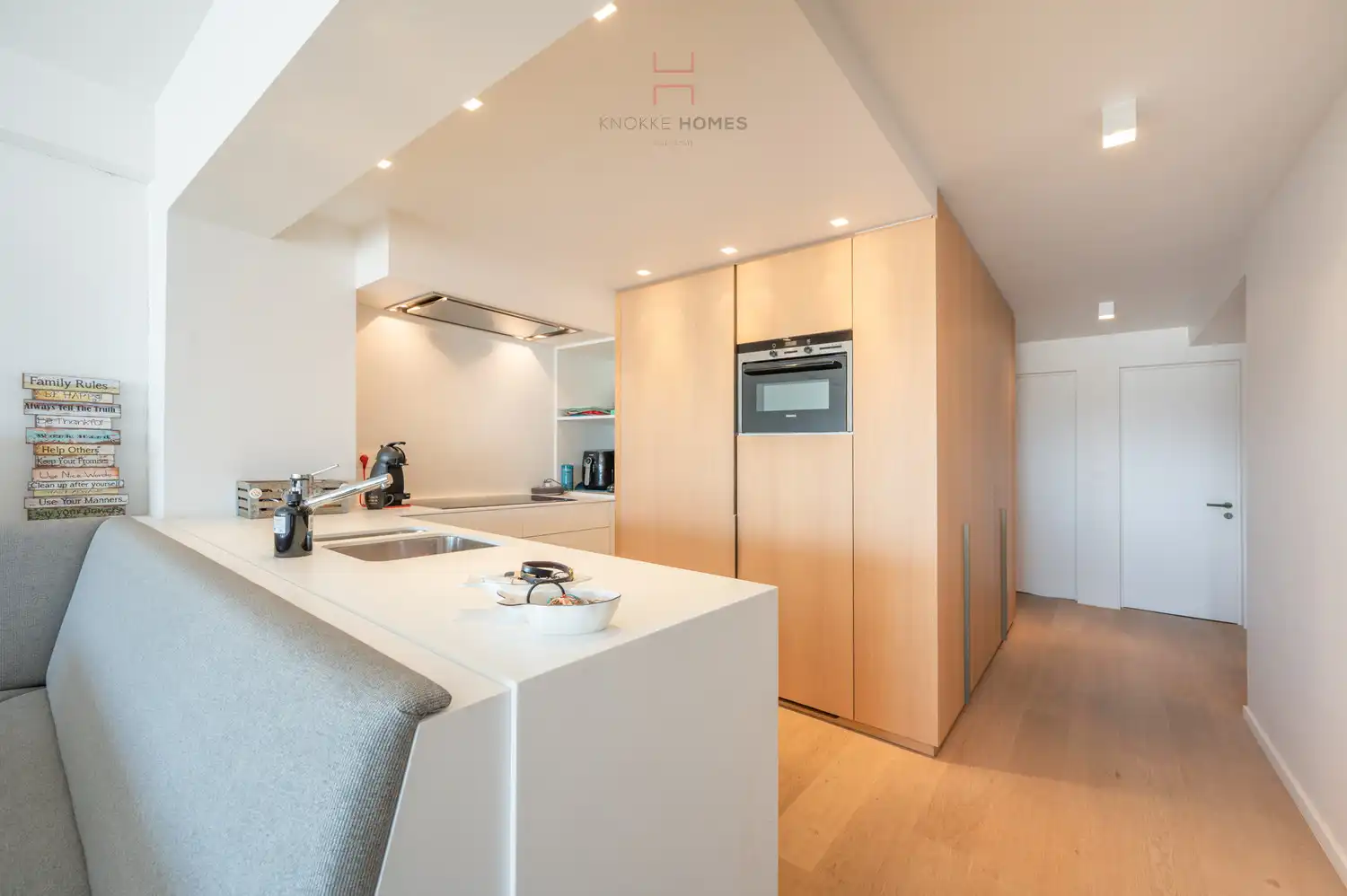 Volledig gerenoveerd vakantie-appartement met prachtig zicht aan het Albertstrand foto 6