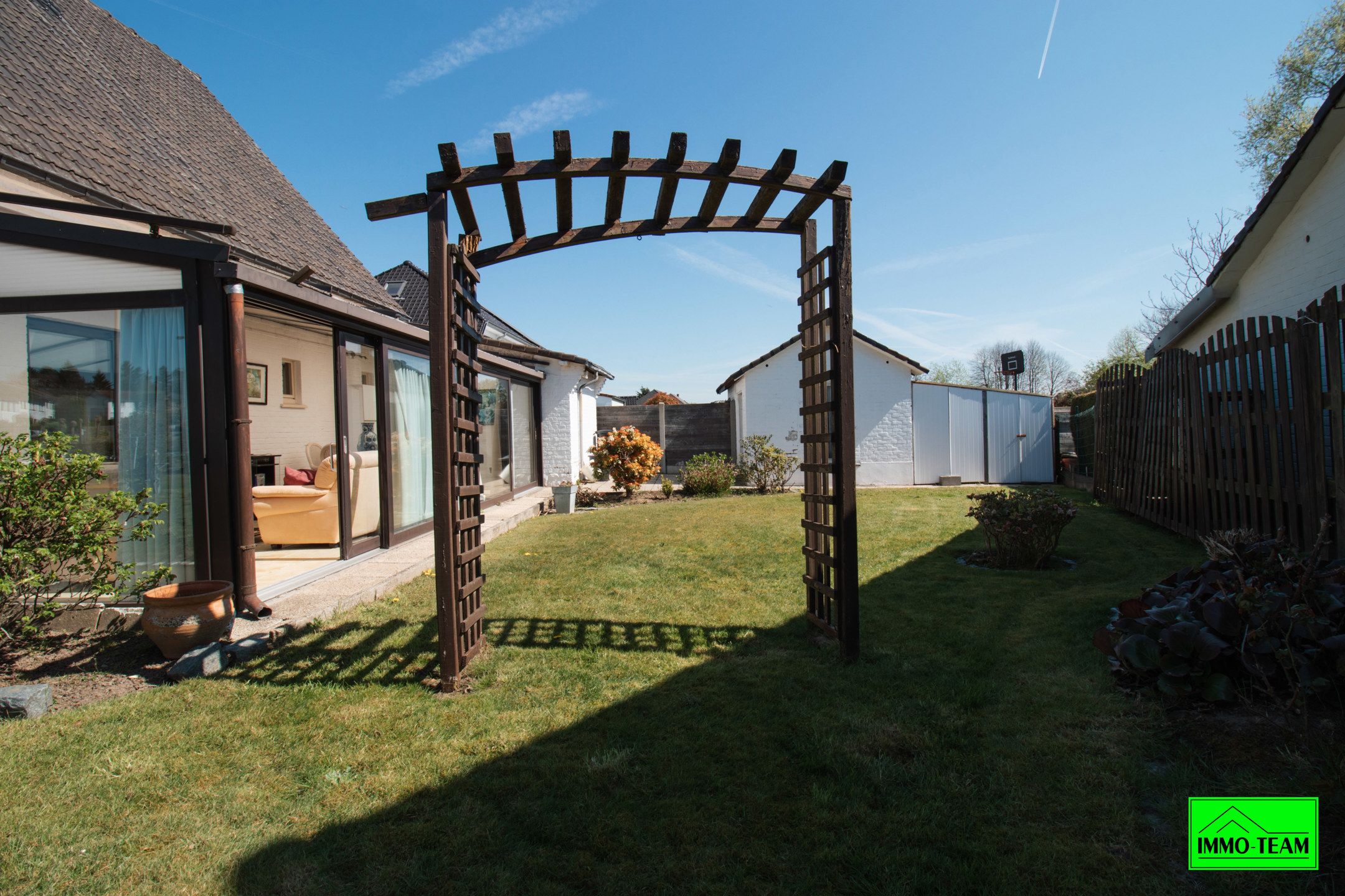 Charmante woning op een ruim hoekperceel in rustige omgeving foto 23