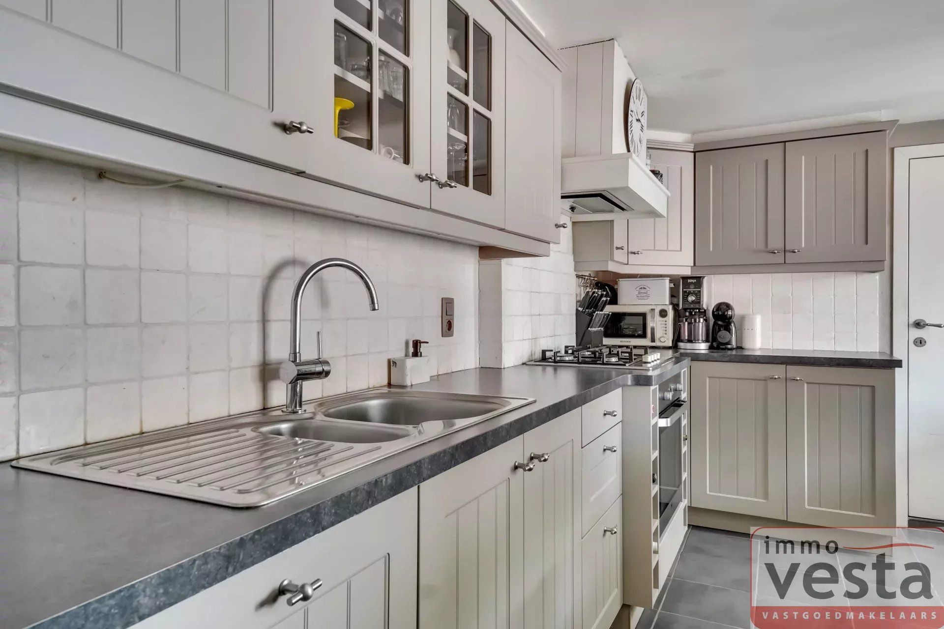 Gerenoveerde woning met 3 slaapkamers, ruime tuin en landelijke charme foto 9