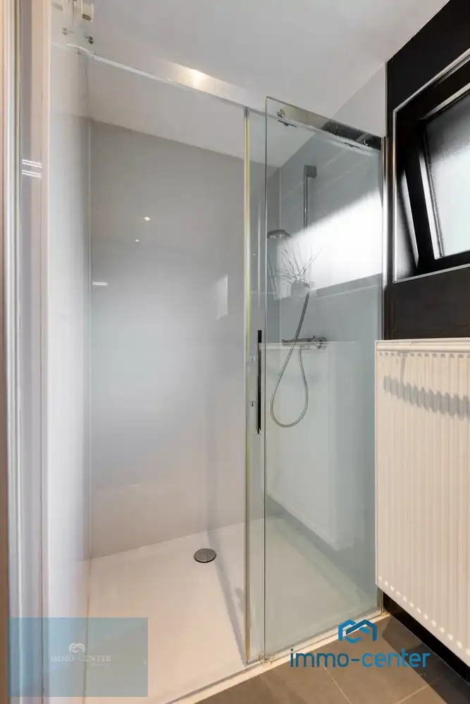 Instapklare vrijstaande woning met 4 slaapkamers en prachtige tuin foto 16