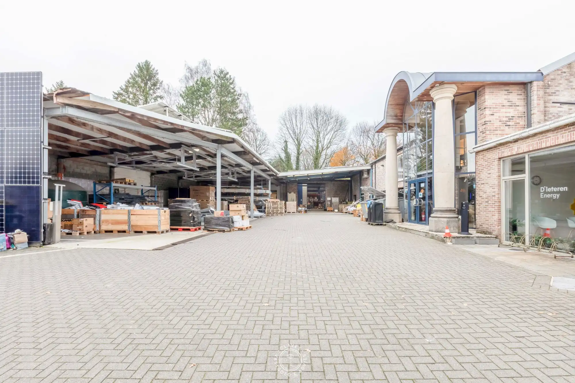 Multifunctioneel kantoorgebouw met magazijnen foto 23