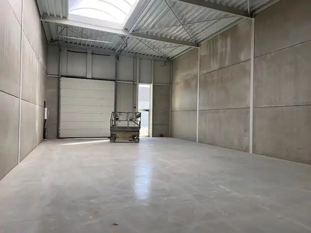 Zeer goed gelegen bedrijfsruimte foto 4