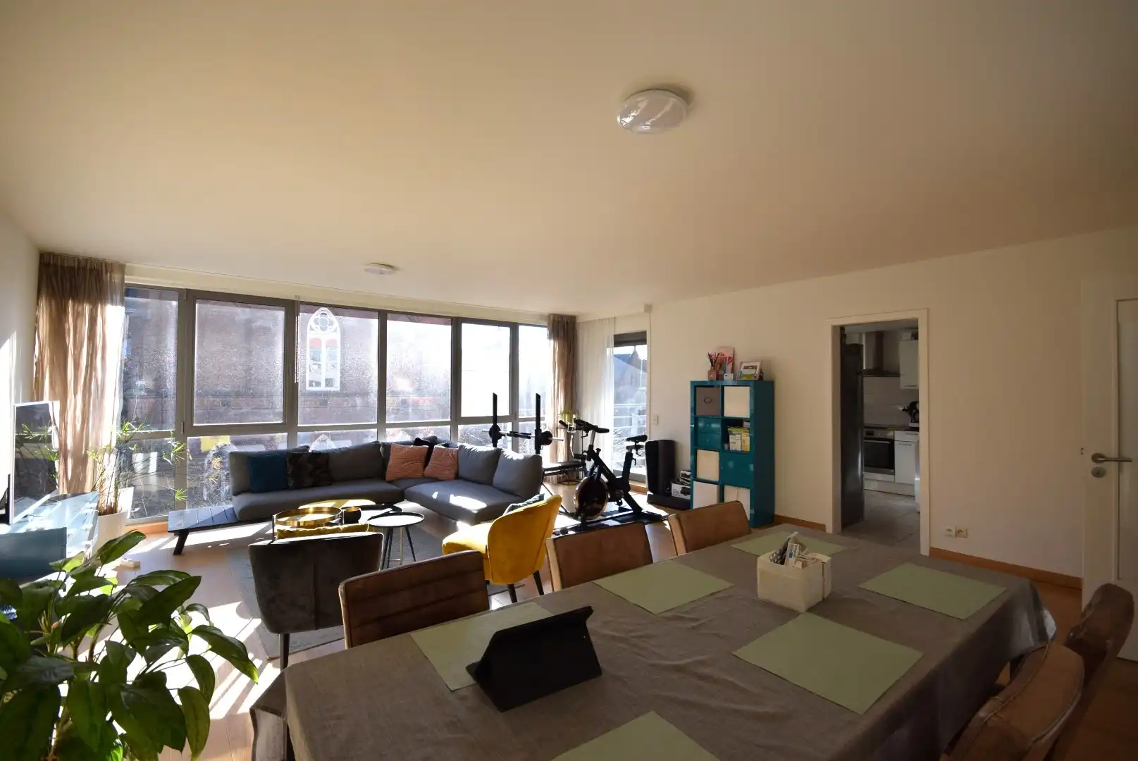 3 slaapkamer appartement met terras vlakbij de Coupure foto 2