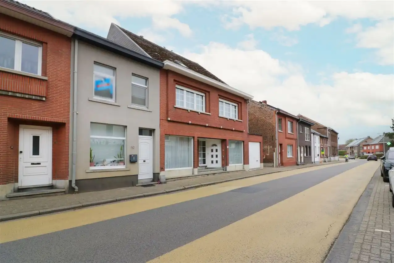 label c, nabij station, garage voor vijf wagens foto 51