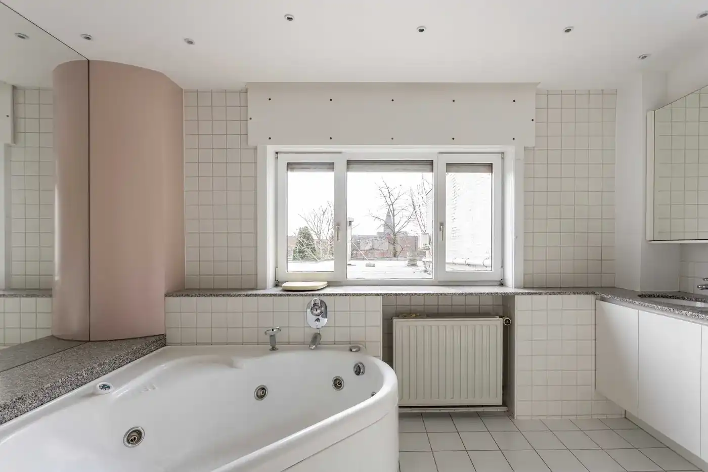 Veelzijdige eigendom met woonst, magazijnen en loft in Bissegem foto 20