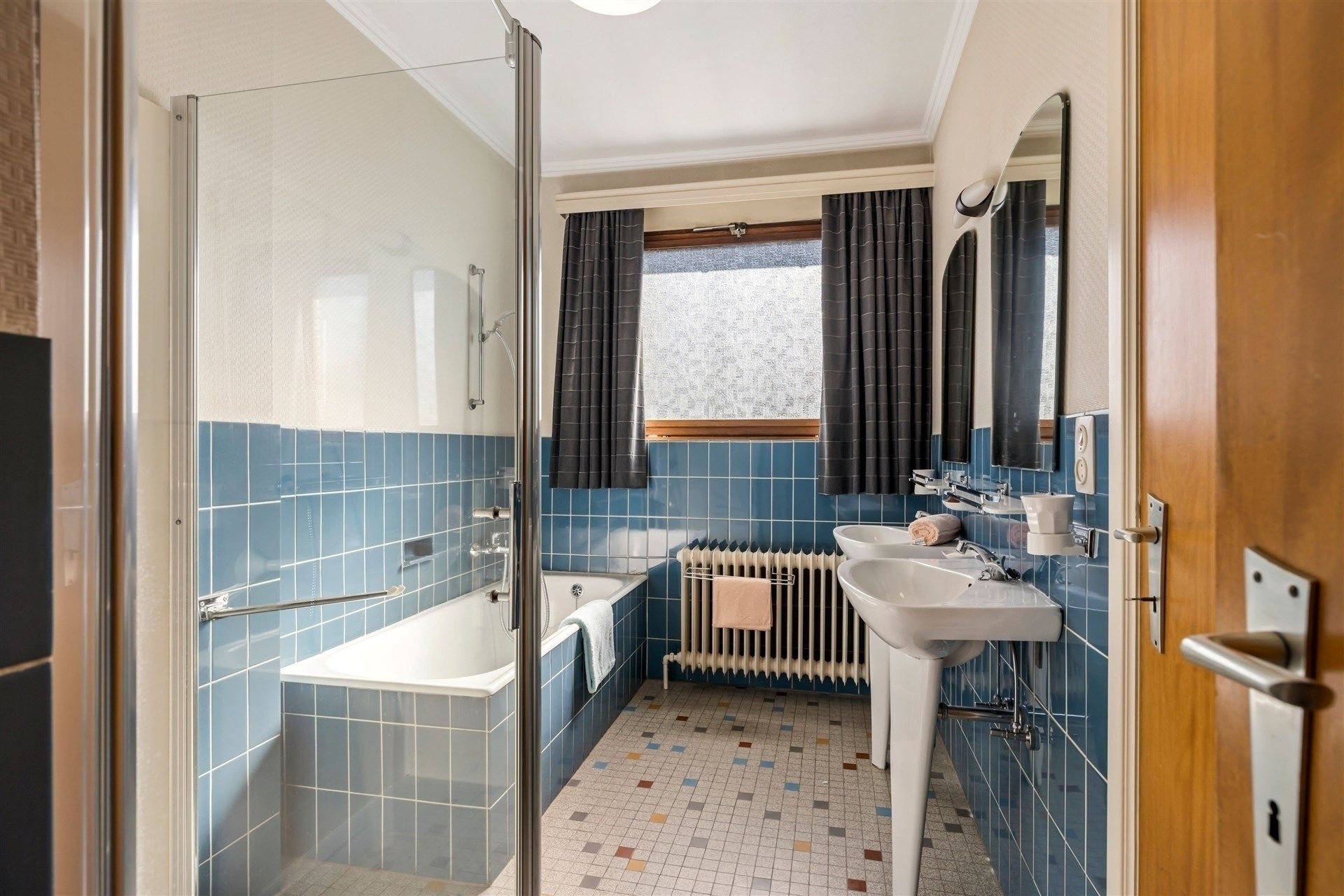 Uitstekend gelegen gezinswoning (type bungalow) met 4 slaapkamers, garage en een aangename tuin (1.067m²) foto 17