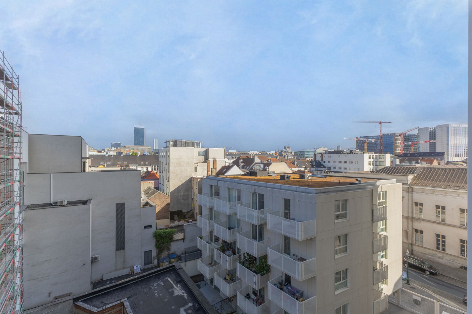 Recente studio met leuk terras en kelder foto 18