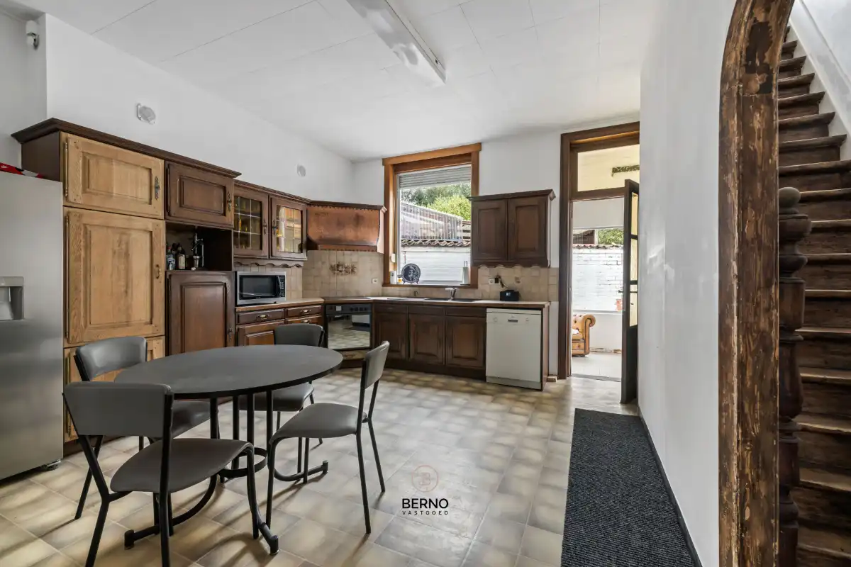 Rustig gelegen woning met 3 slaapkamers en ruime garage. foto 8