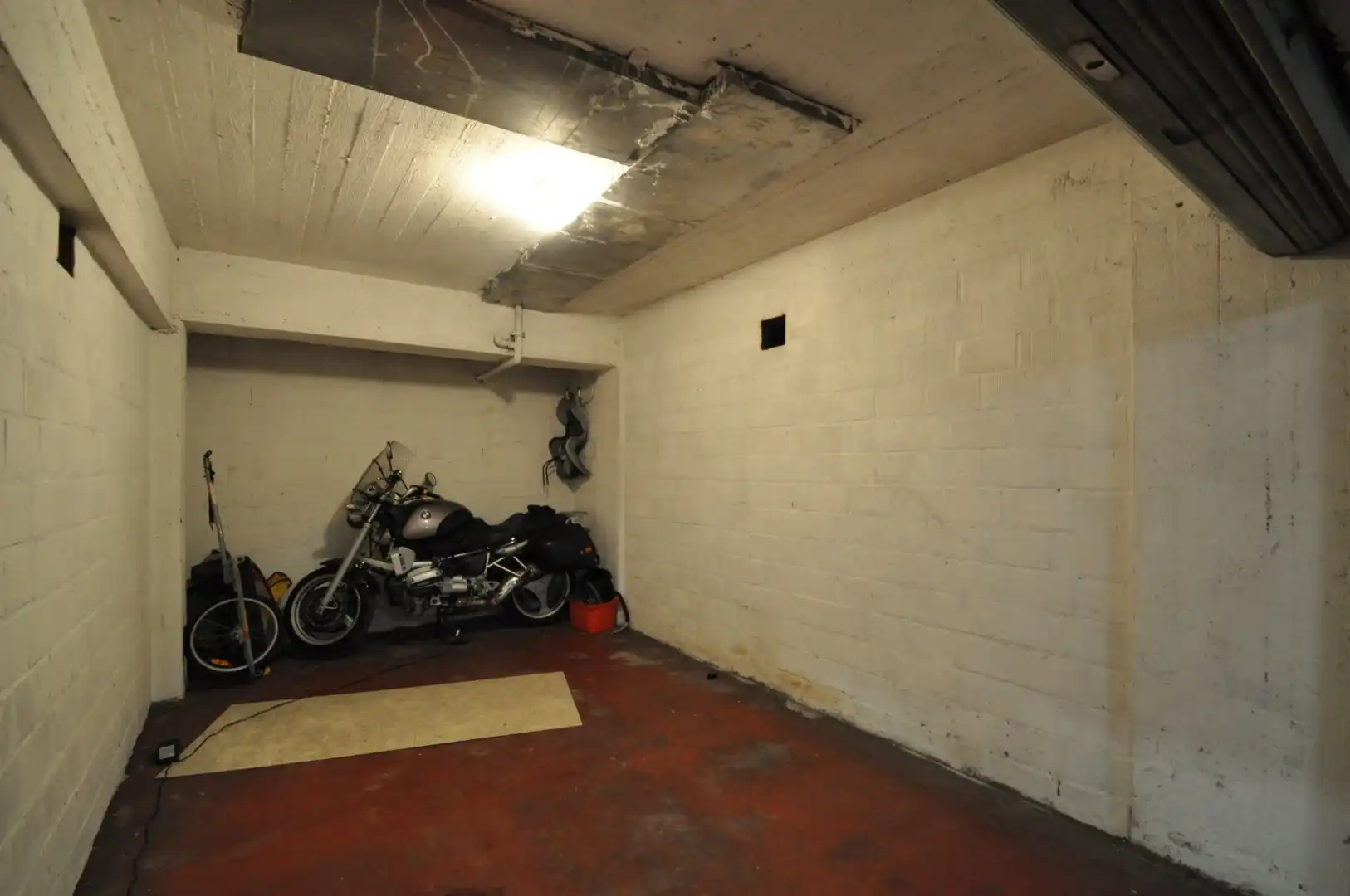 Goed gelegen garagebox, vlak aan het Stübbenpark te Duinbergen. foto 3