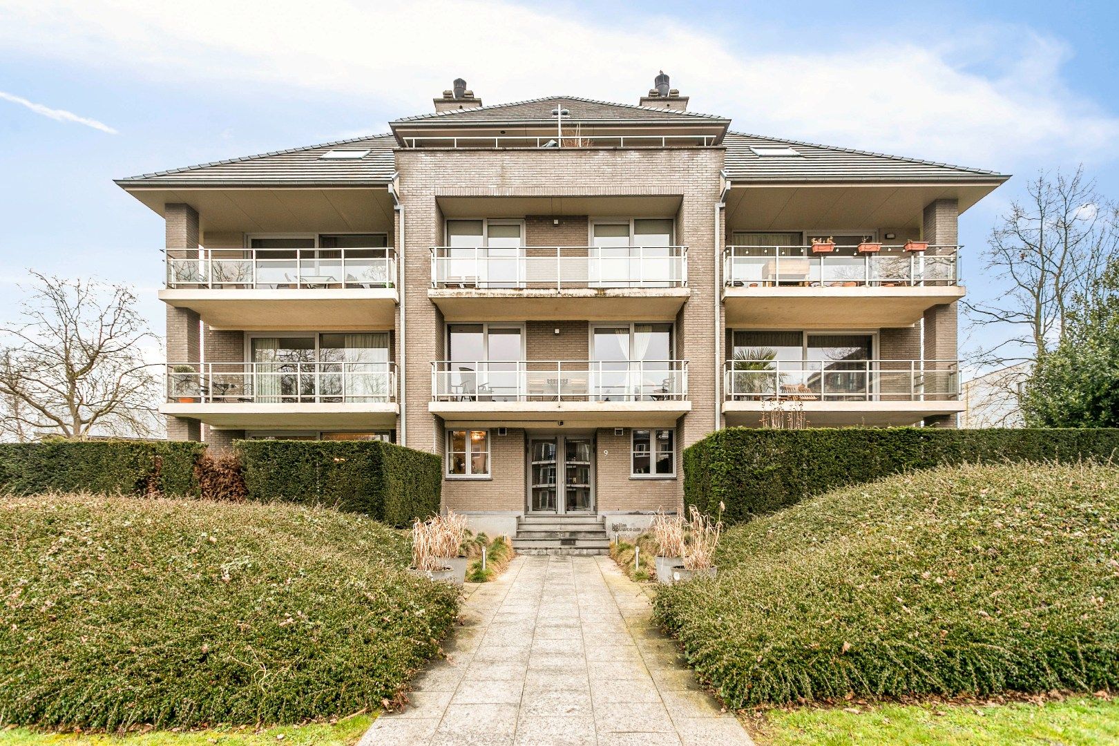 Prachtig gelijkvloers  3 slaapkamer appartement met tuin van 389m2 foto 3