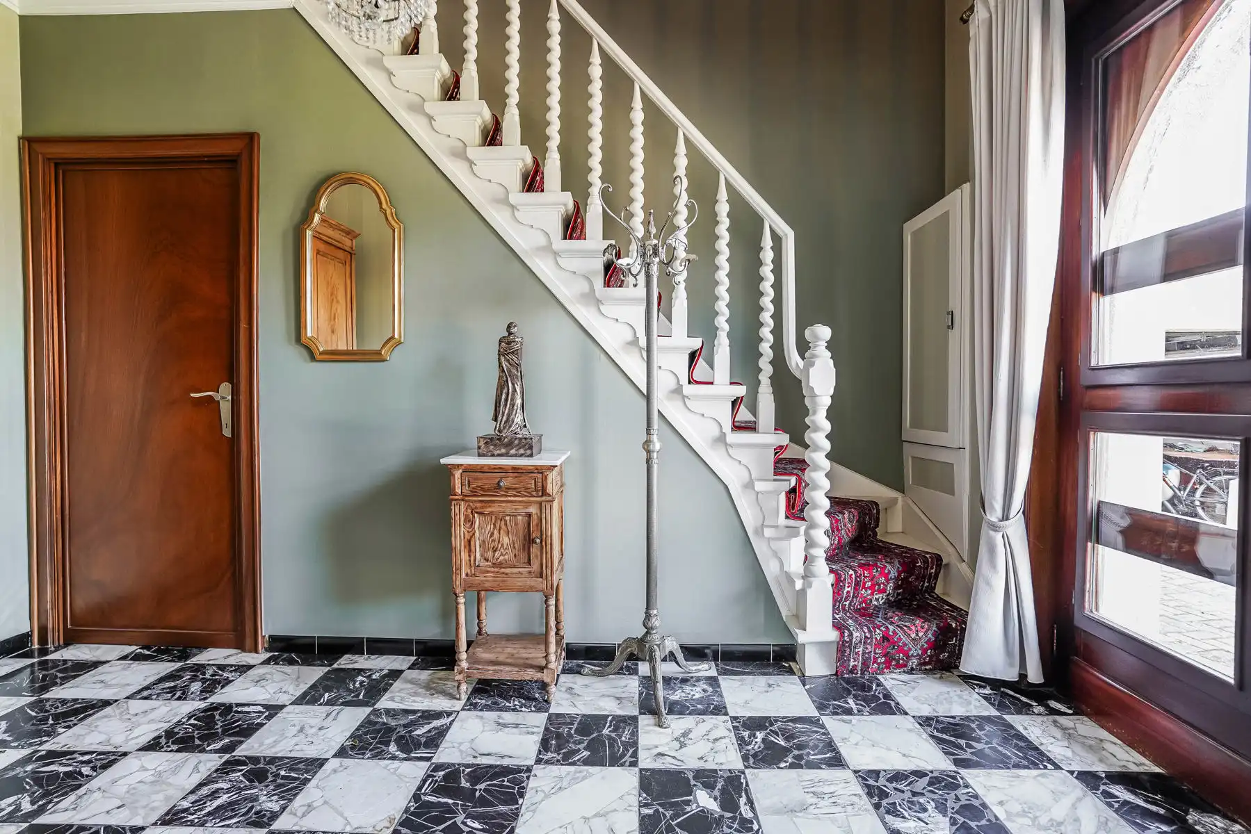Te renoveren, vrijstaande woning op een perceel van 1070 m² foto 8
