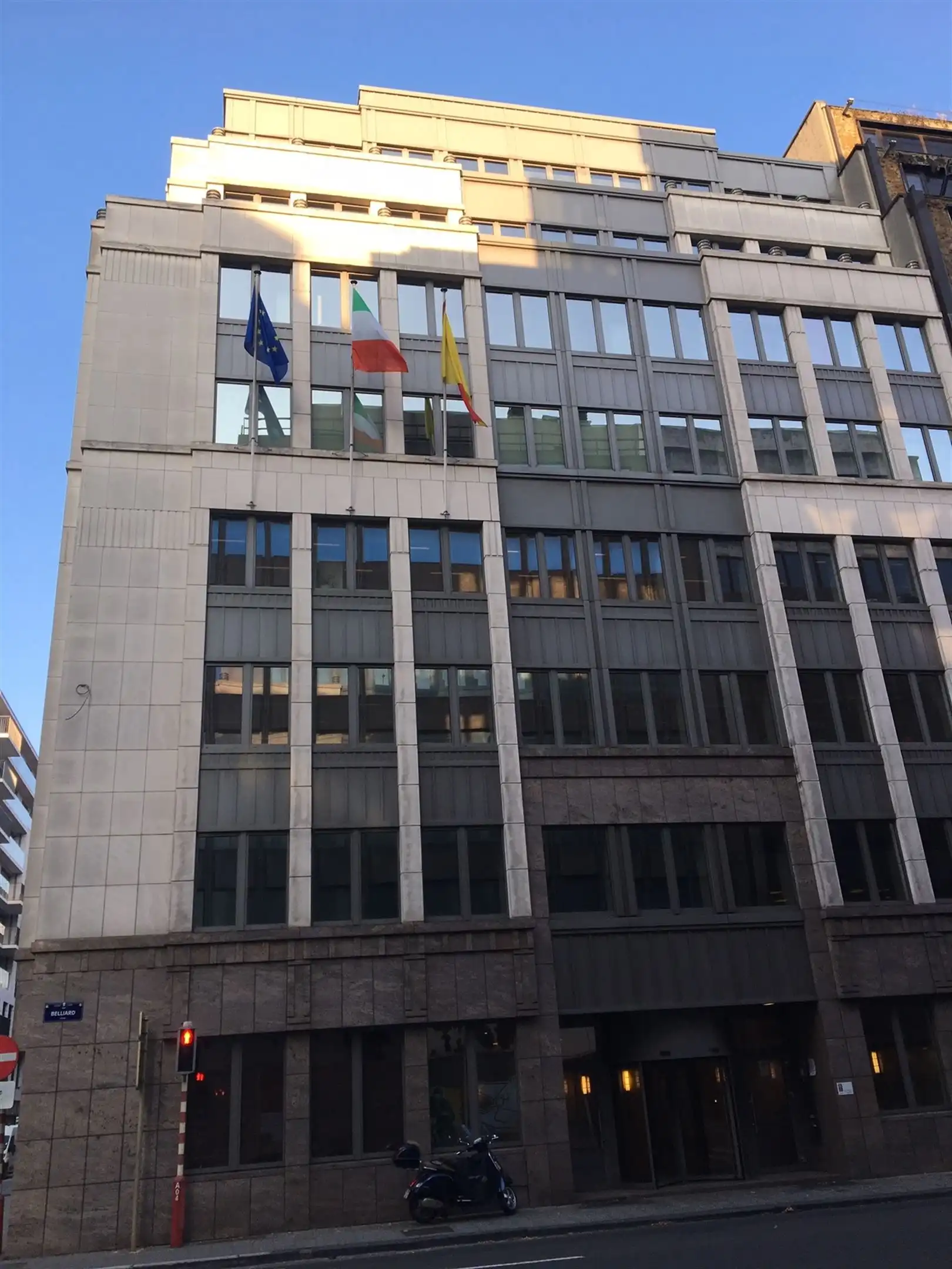 BELLIARD 12: 329m² beschikbaar foto {{pictureIndex}}