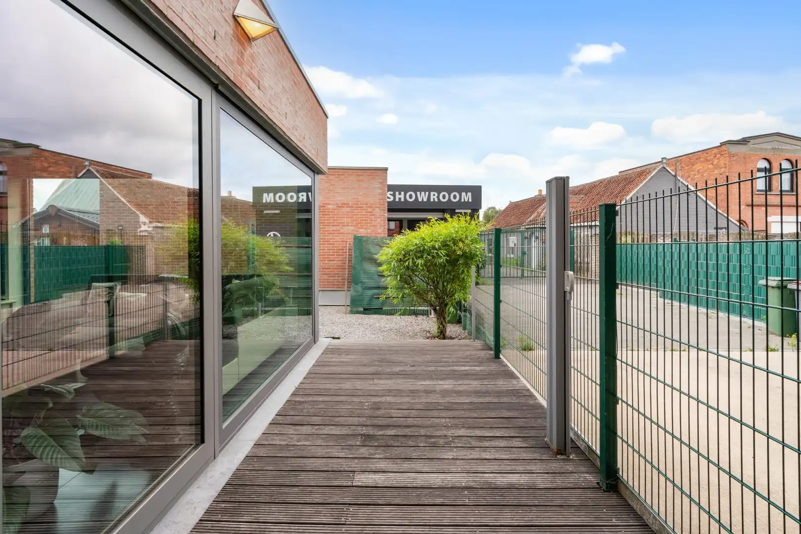 Gelijkvloers 2 slaapkamer appartement met tuin en parkeerplaats. foto 4
