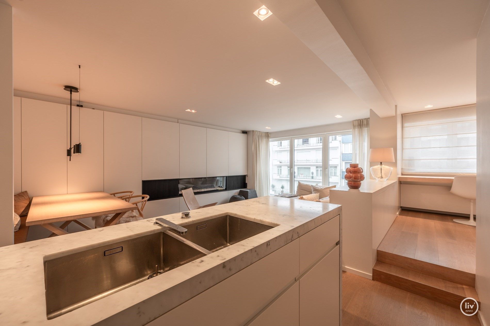 Mooi gerenoveerd, ruim 2 slaapkamer-appartement met mooie gevelbreedte centraal gelegen op de Lippenslaan te Knokke.  foto 29