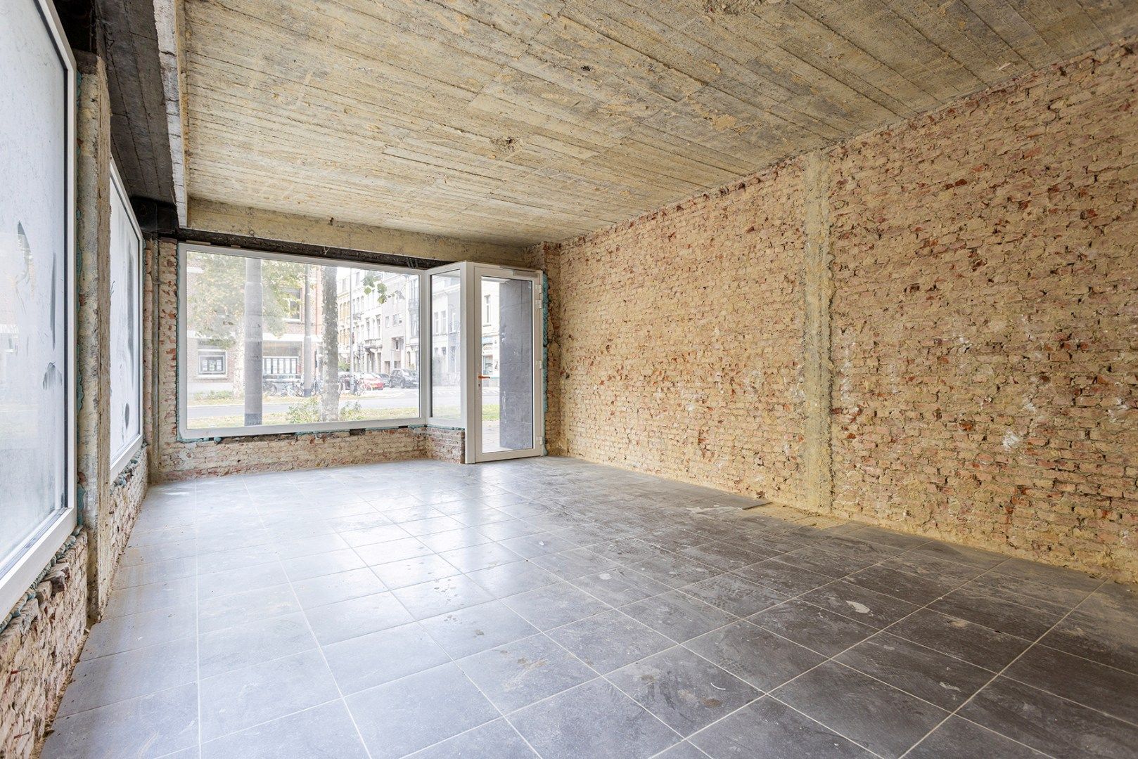 Te koop: veelzijdig handelspand op toplocatie foto 3