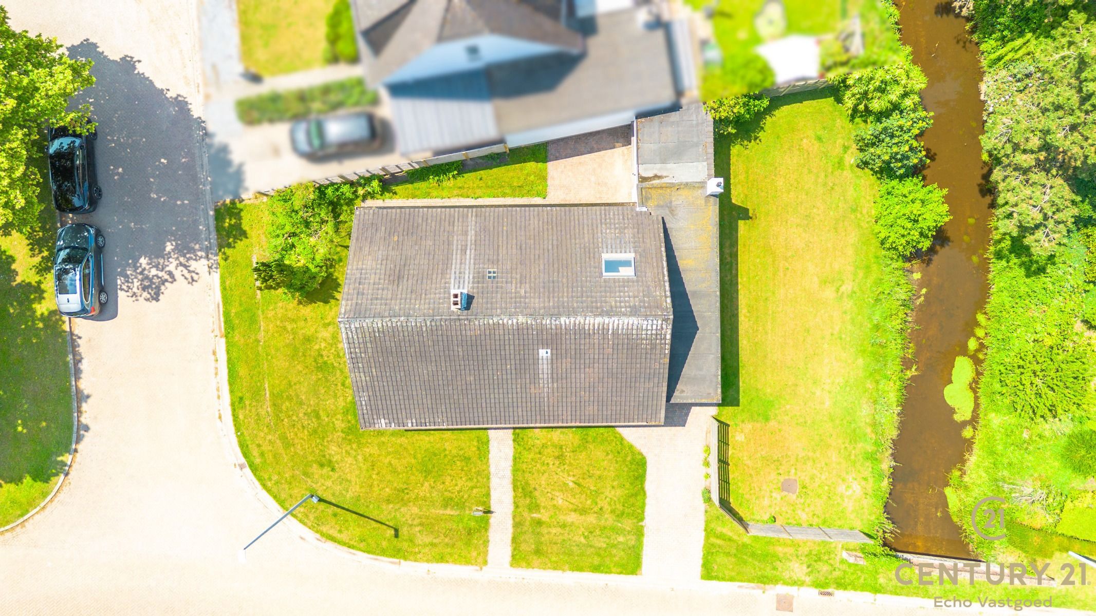 Charmante te renoveren laagbouwwoning op fraai hoekperceel foto 4
