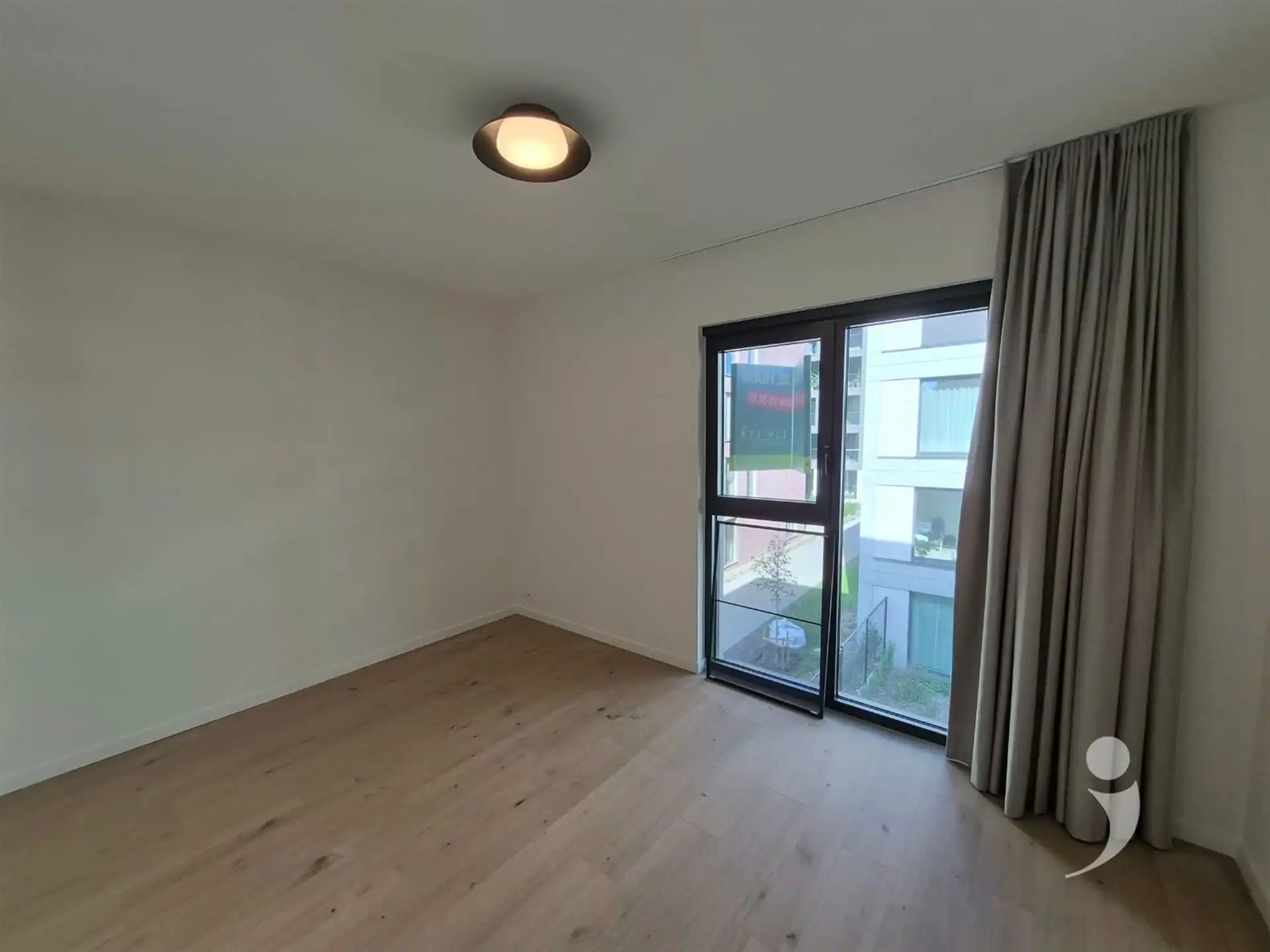Nieuwbouw appartement met dubbele staanplaats voor de wagen foto 10