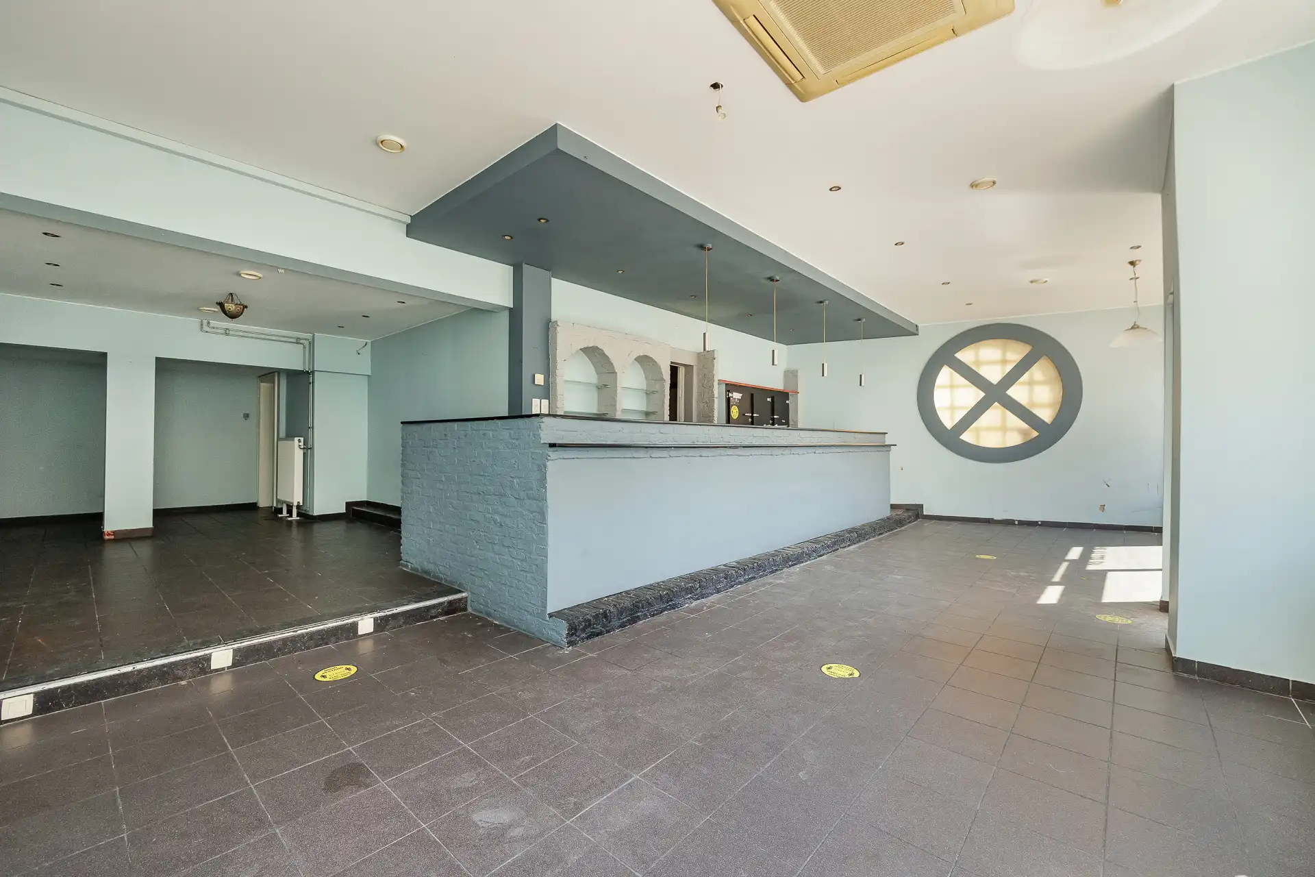 Te renoveren halfopen bebouwing: handel & appartement foto 6