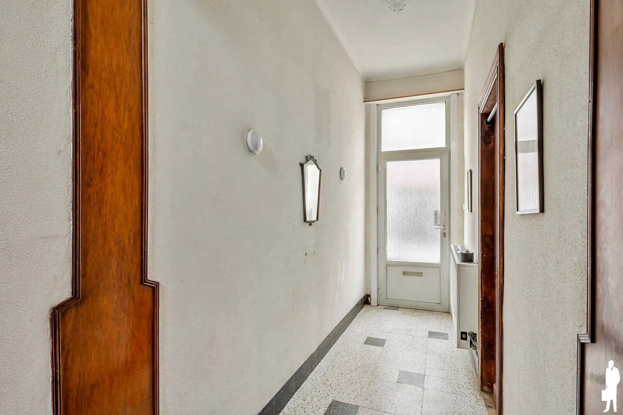 Ruime te renoveren woning, 3 SLK, inpandige garage foto 3