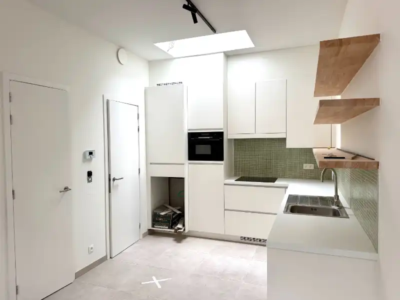 VOLLEDIG GERENOVEERDE EN INSTAPKLARE WONING foto 2