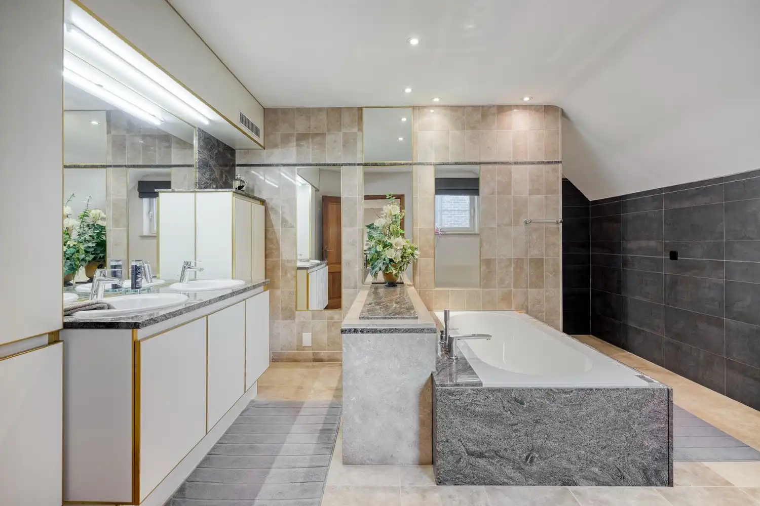 Exclusieve, instapklare villa met royale ruimtes en aangelegde tuin op toplocatie in Heverlee foto 13