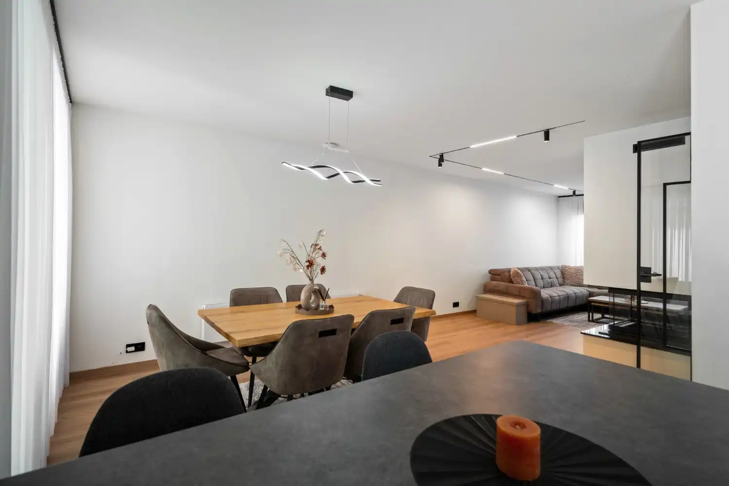 GERENOVEERDE WONING MET MAGAZIJN! foto 3