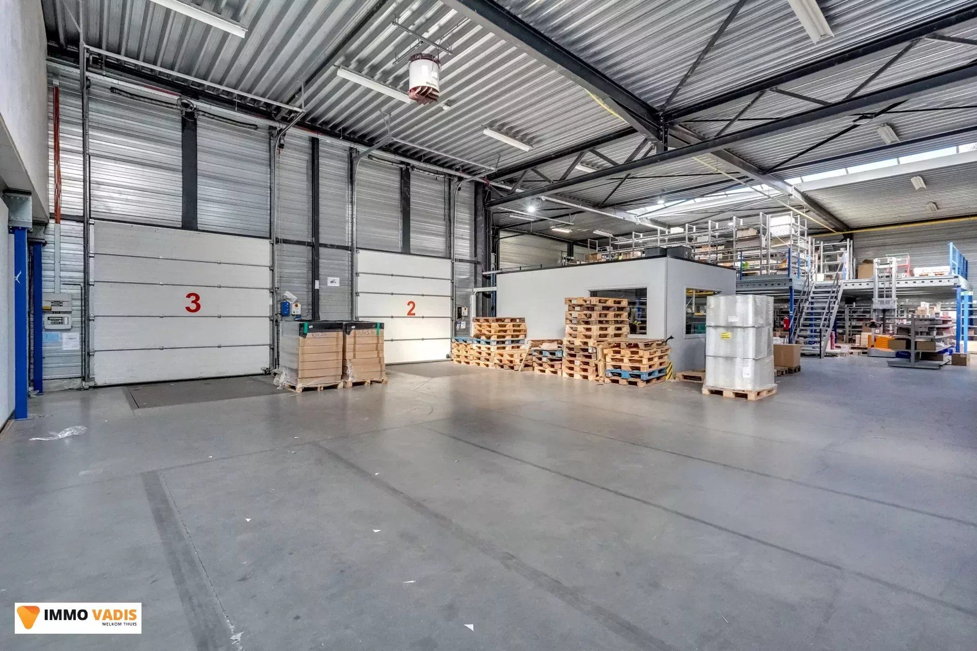 Industrieel gebouw 1500 m² op strategische locatie foto 4