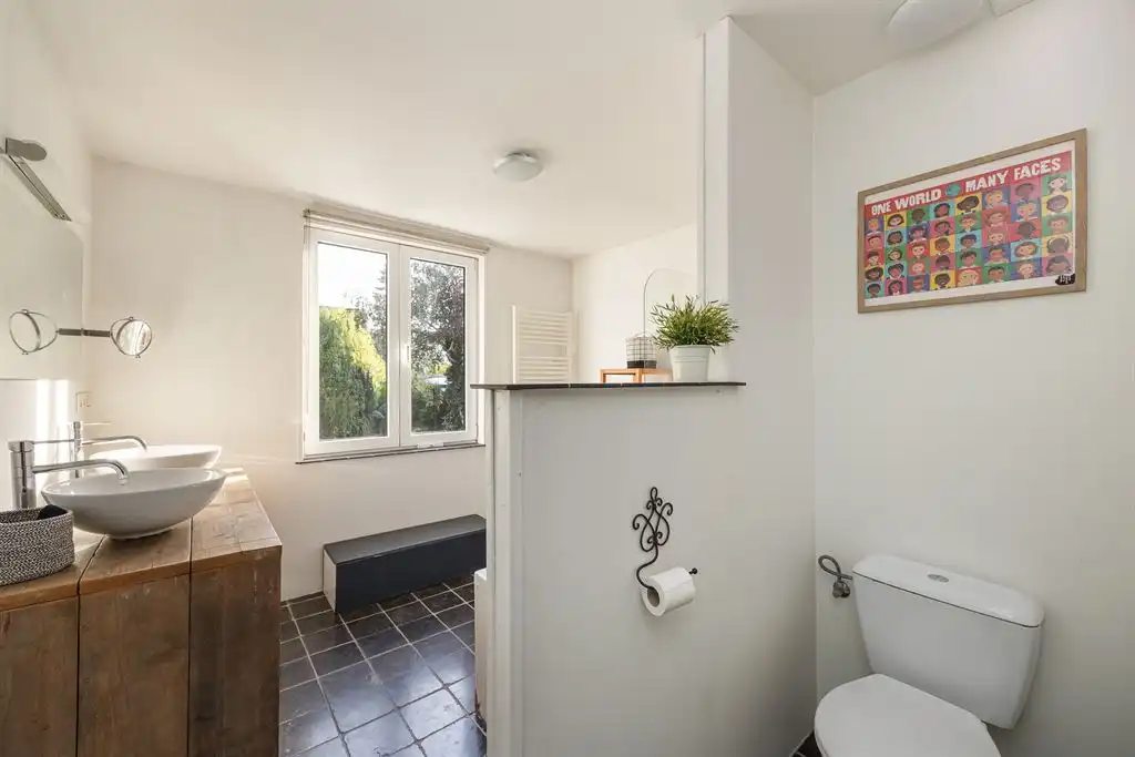 Instapklare woning met groene tuin foto 16