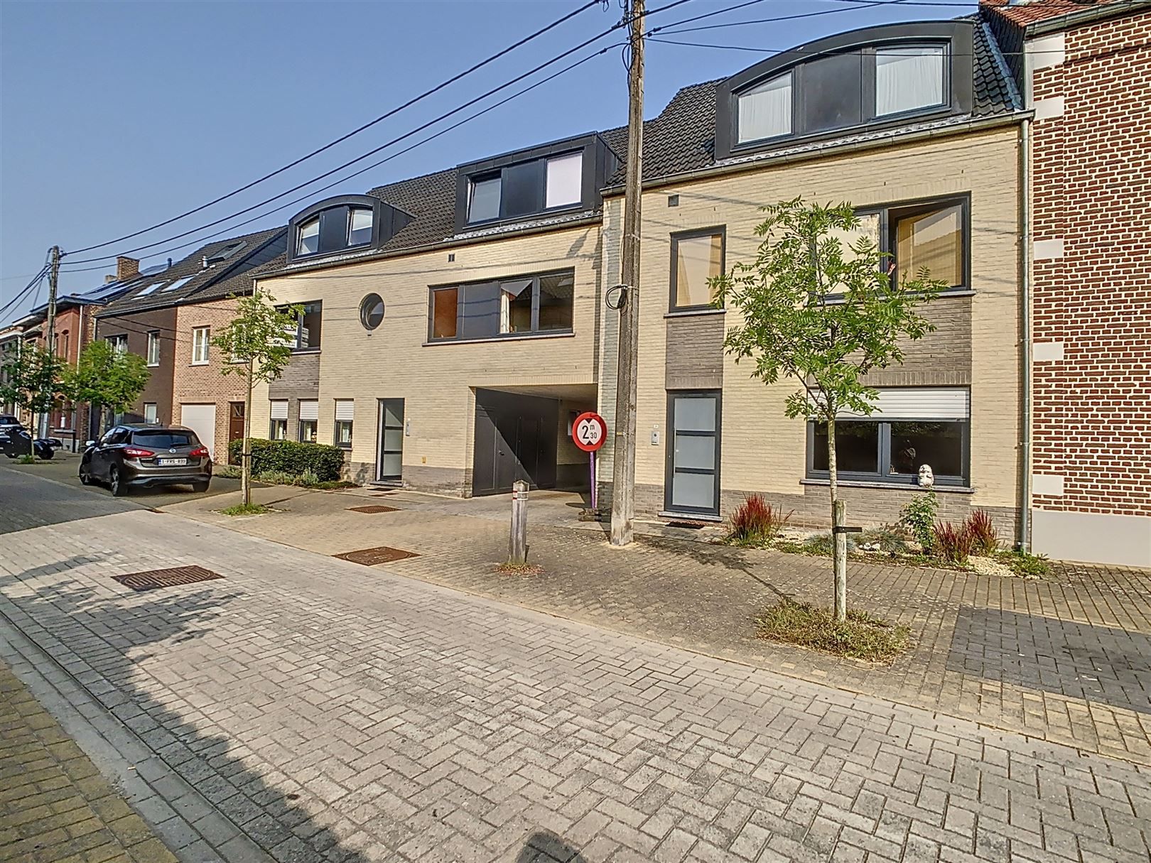 Ruim duplex app met terras, 3 slpks, parkeerplaats foto 2