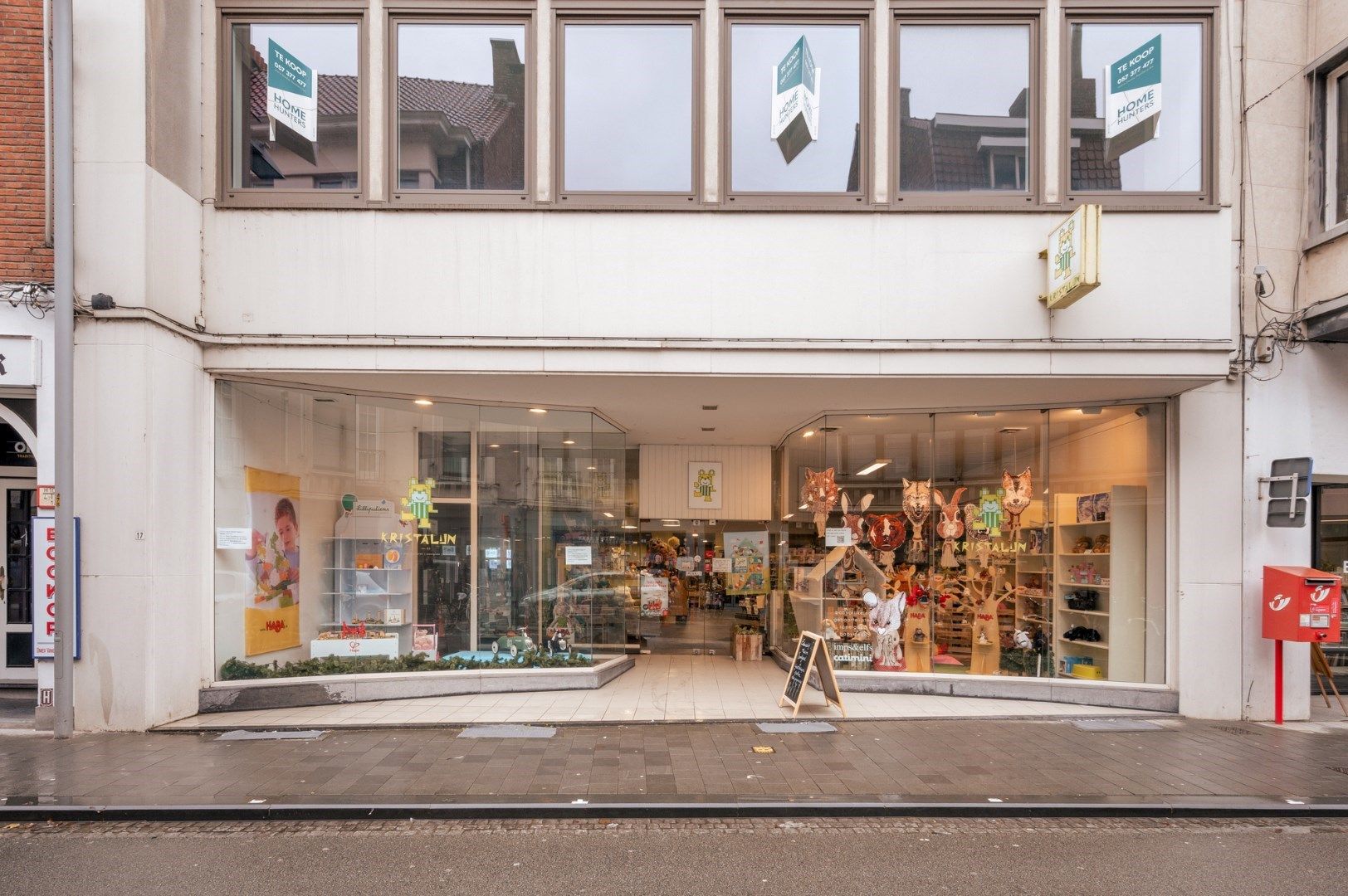 Ruime winkelruimte (350 m²) in het historische stadscentrum van Kortrijk vlakbij de Broeltorens foto 3