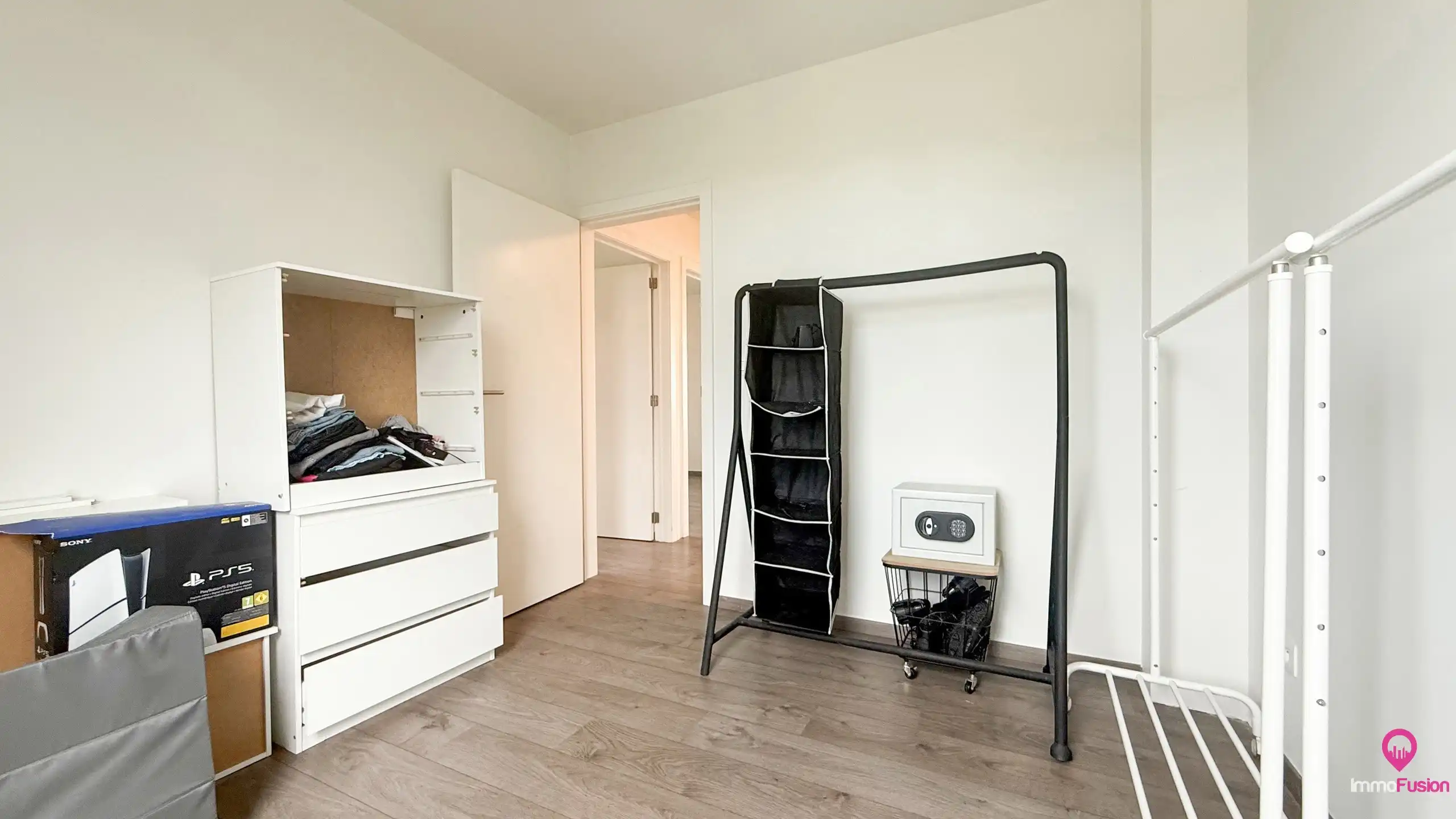 Recente halfopen woning met 3slpks, veranda en ruime tuin! foto 26