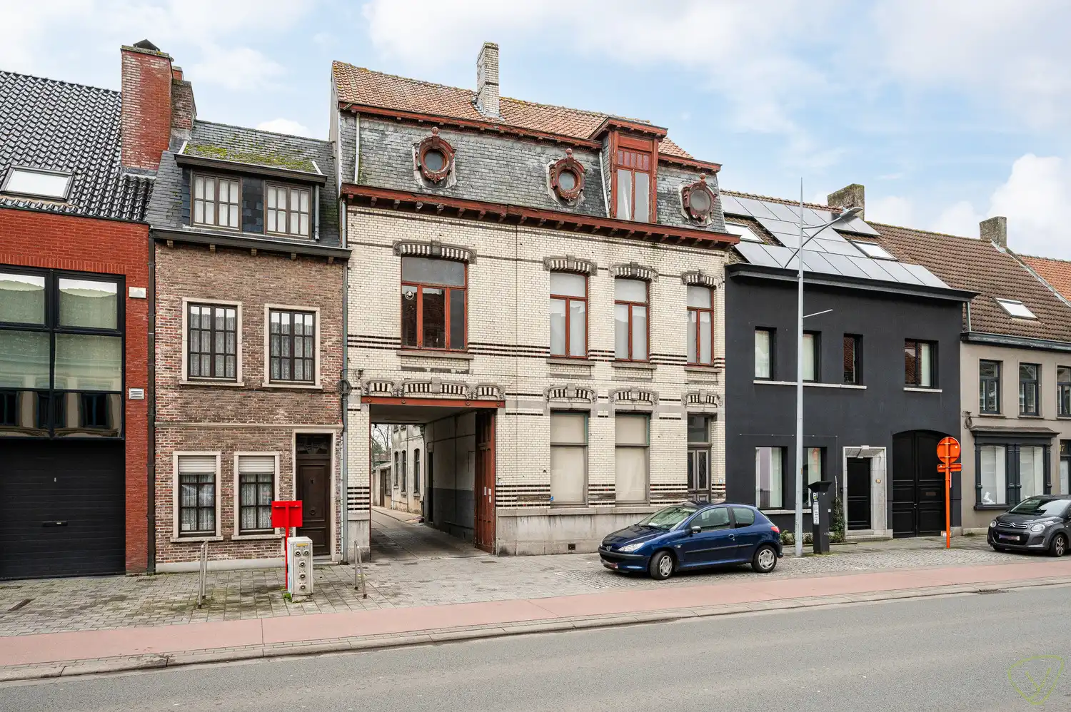 Statige woningen te koop in de Boelare, nabij het Cultuurcentrum. foto 24