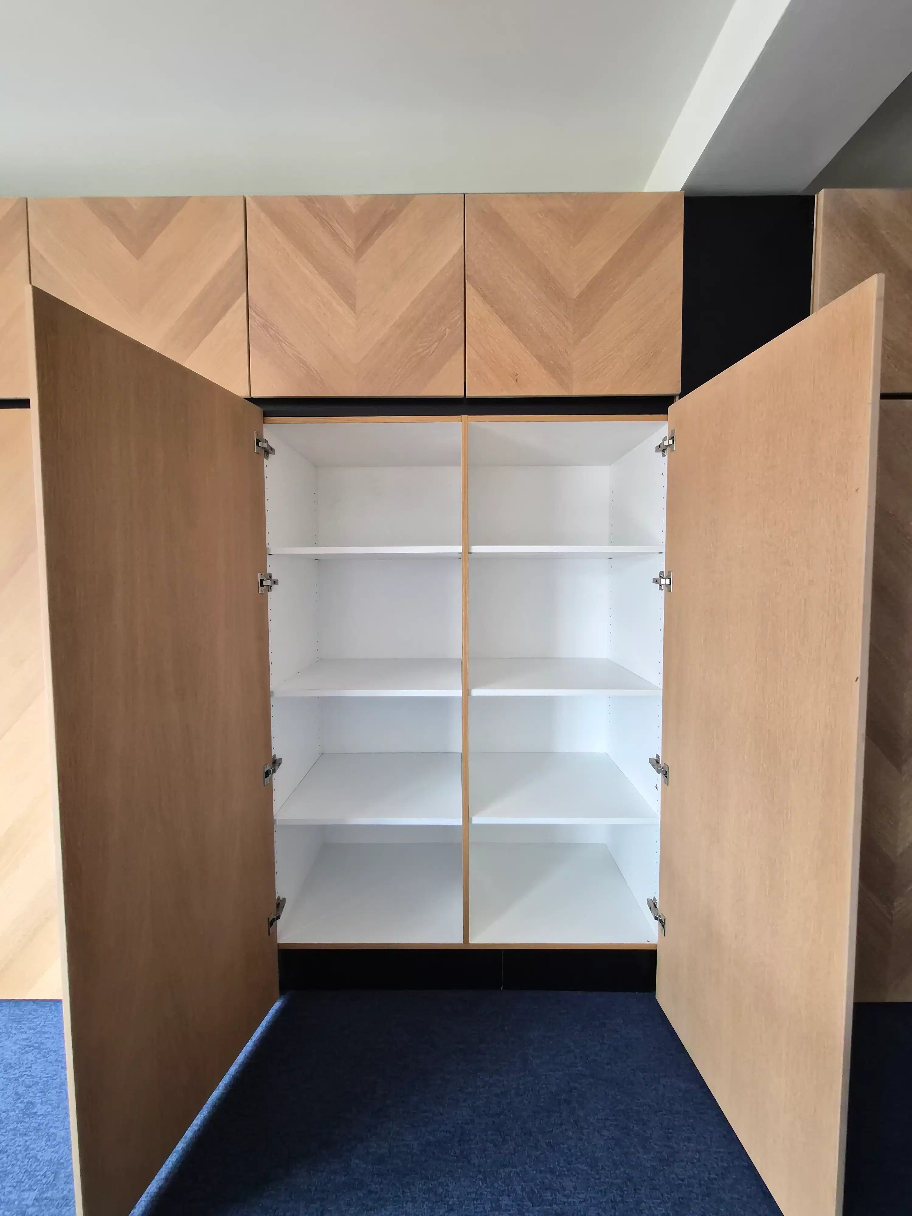 Instapklaar, modern en volledig gemeubeld kantoor met magazijnruimte van 120 m² te huur, inclusief vaste kosten. foto 5