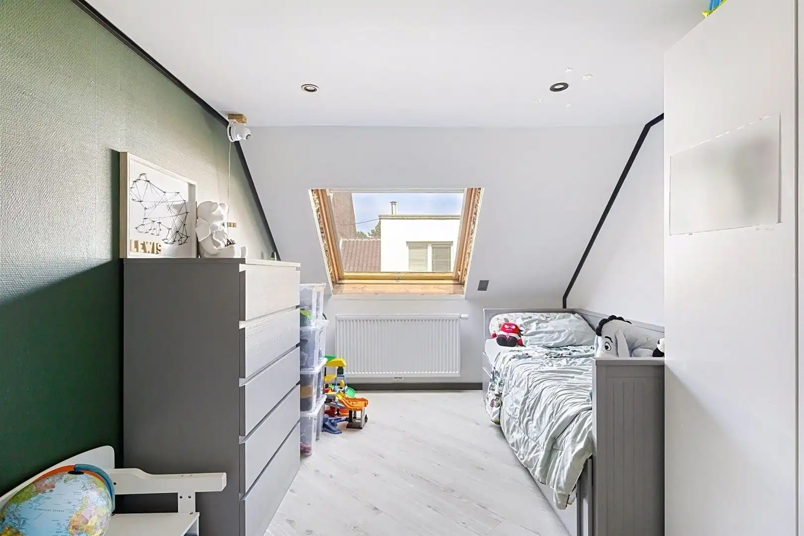 HOB met 3 slaapkamers, veel ruimte en licht, een dieplopende tuin en veel potentieel foto 18