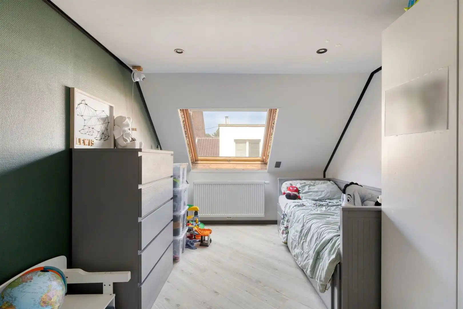HOB met 3 slaapkamers, veel ruimte en licht, een dieplopende tuin en veel potentieel foto 18