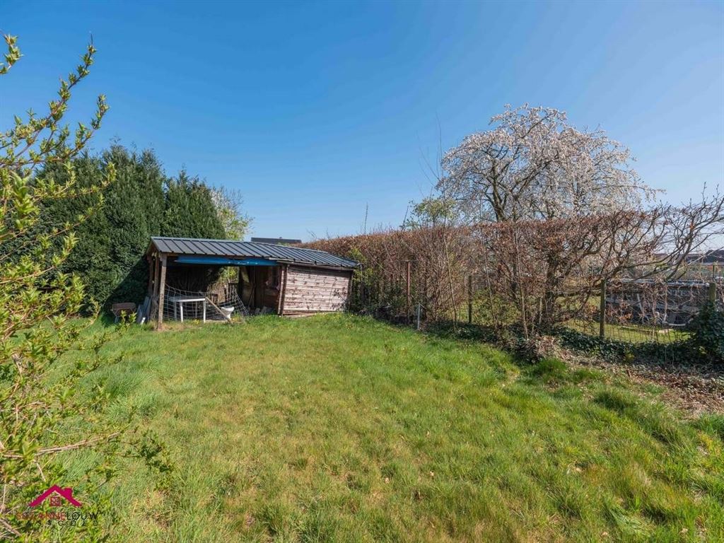 Vrijstaande woning, te renoveren naar eigen smaak en wensen foto 11