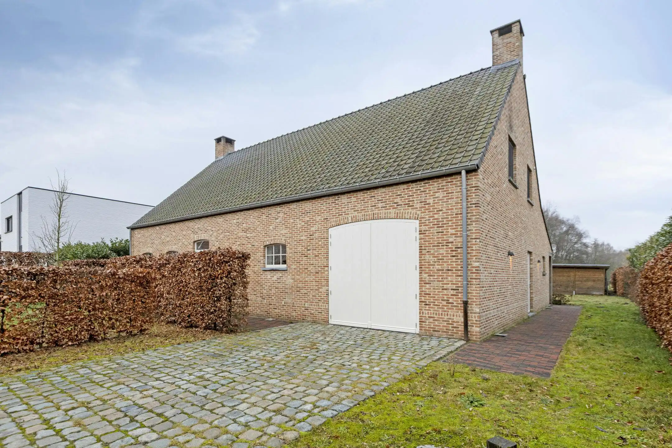 Recent, vrijstaand huis te koop in Turnhout grens Kasterlee foto {{pictureIndex}}